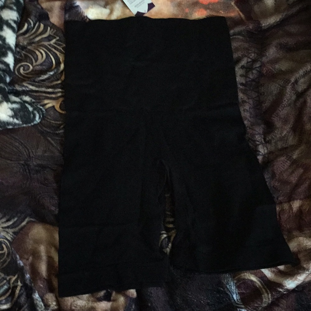 High waisted shaper shorts, black